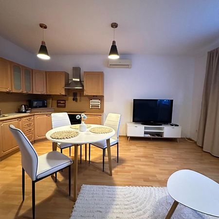 Modern & Cozy Apartment Near Hockey & Football Arena Pozsony Kültér fotó