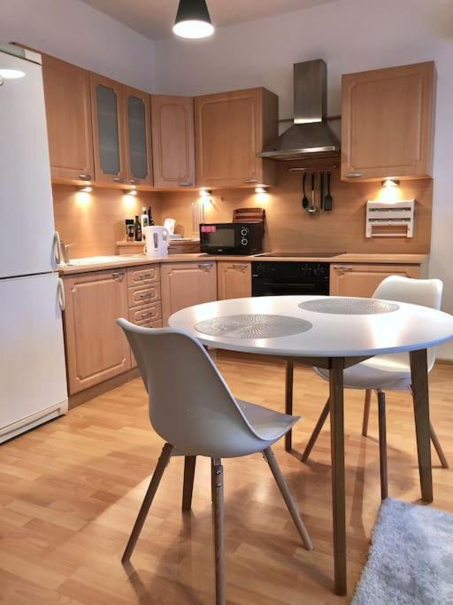 Modern & Cozy Apartment Near Hockey & Football Arena Pozsony Kültér fotó