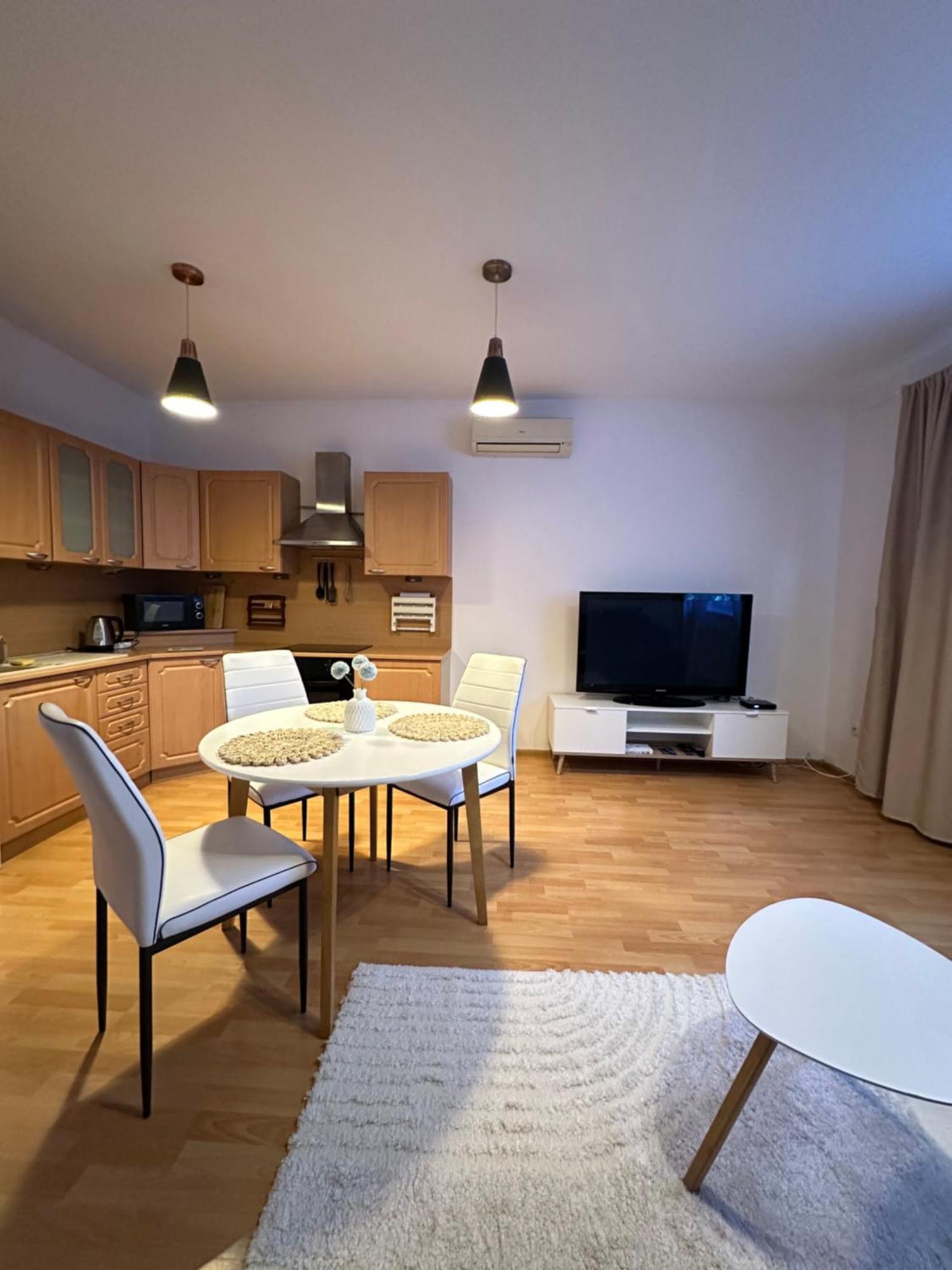 Modern & Cozy Apartment Near Hockey & Football Arena Pozsony Kültér fotó